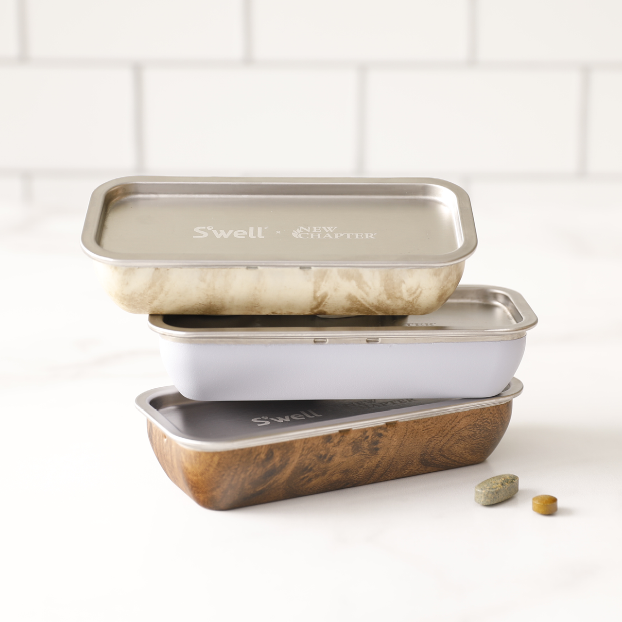 S’well x New Chapter Vitamin Case – Blonde Wood
