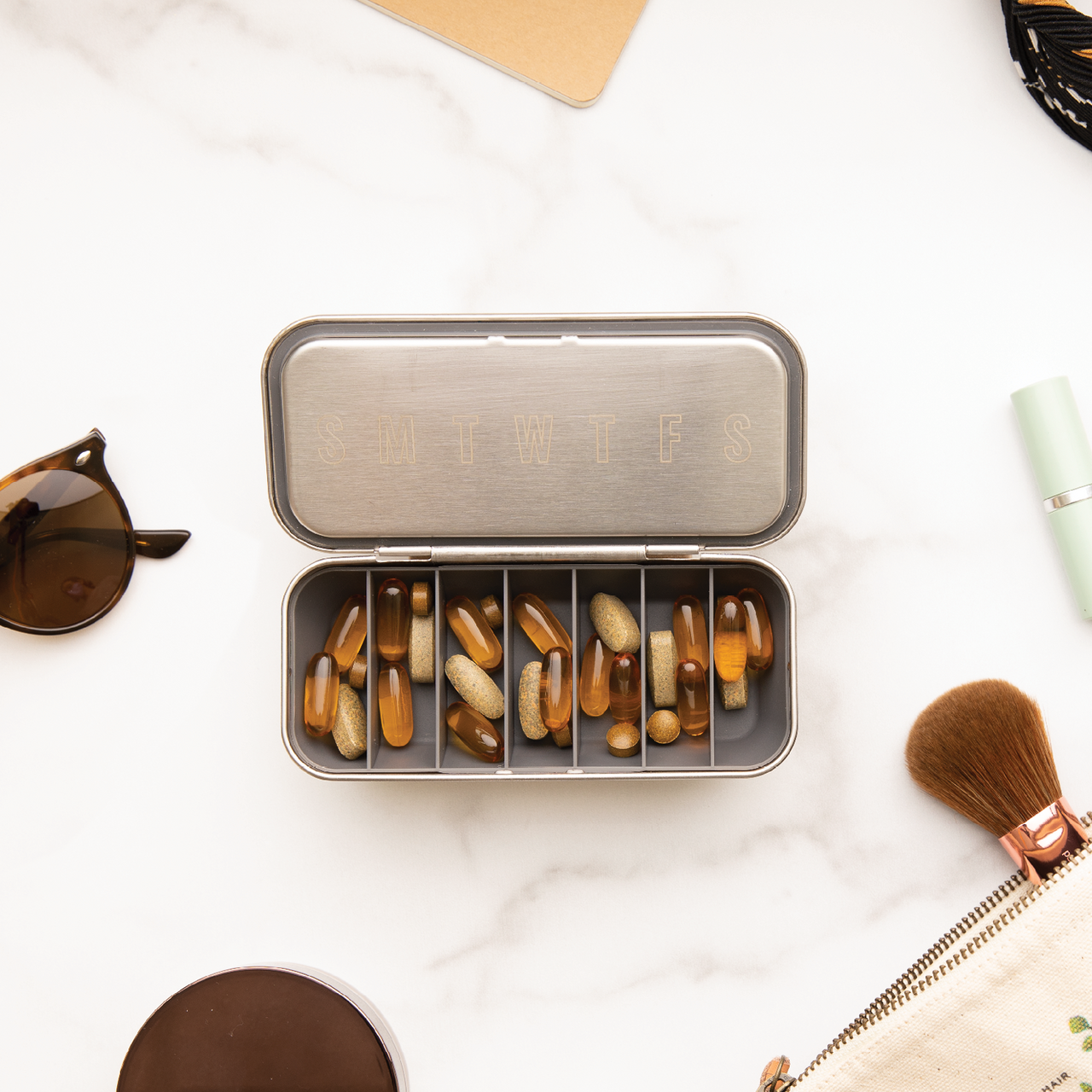 S’well x New Chapter Vitamin Case – Teakwood